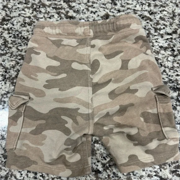 Kids Camouflage Cargo Shorts - Picture 3 of 3